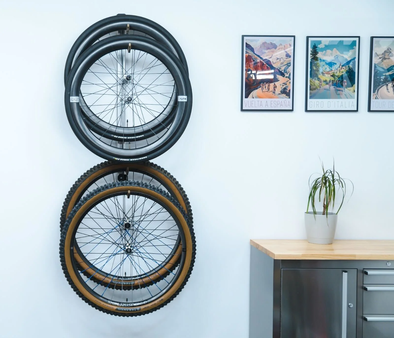 LodeStar Wall Wheel Hanger Set - Image 4